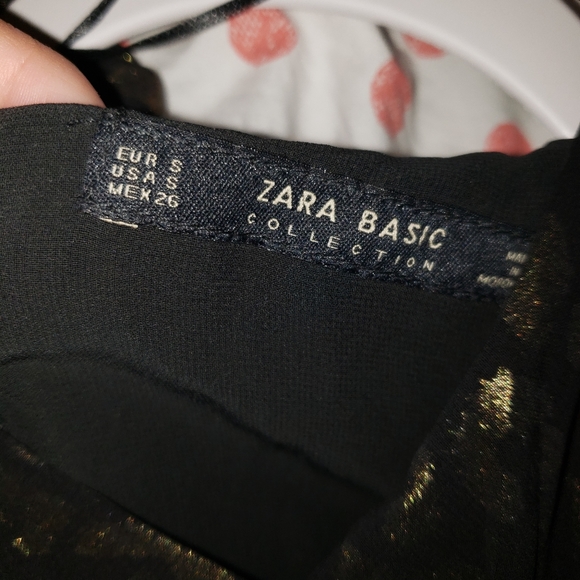 Small zara romper in black and gold. - Picture 4 of 4